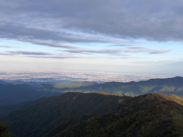 塔ノ岳山頂から東京方面の景色
