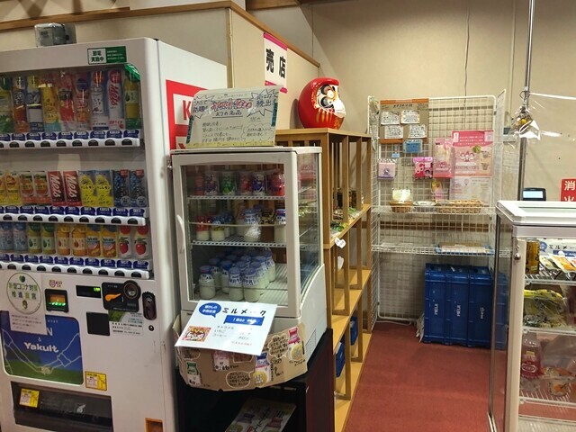 せせらぎの湯松本の売店と自動販売機の様子