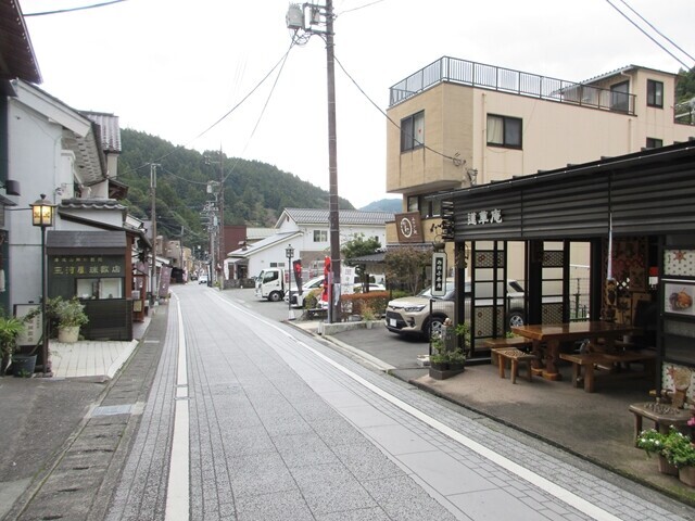 久遠寺周辺のお土産屋さん