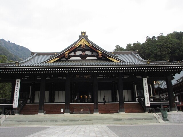 久遠寺の建物