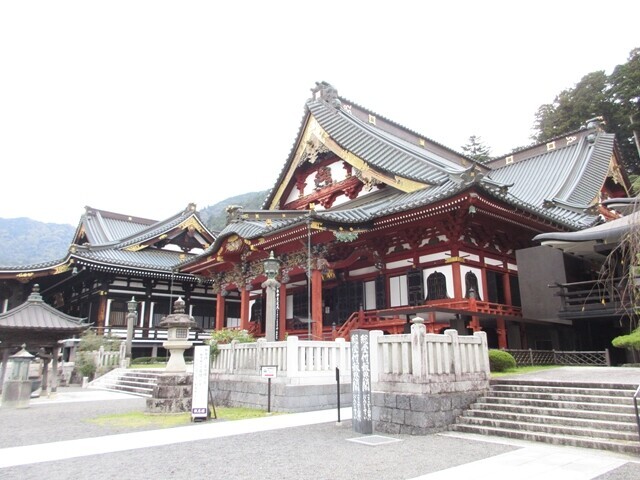 久遠寺広大な敷地