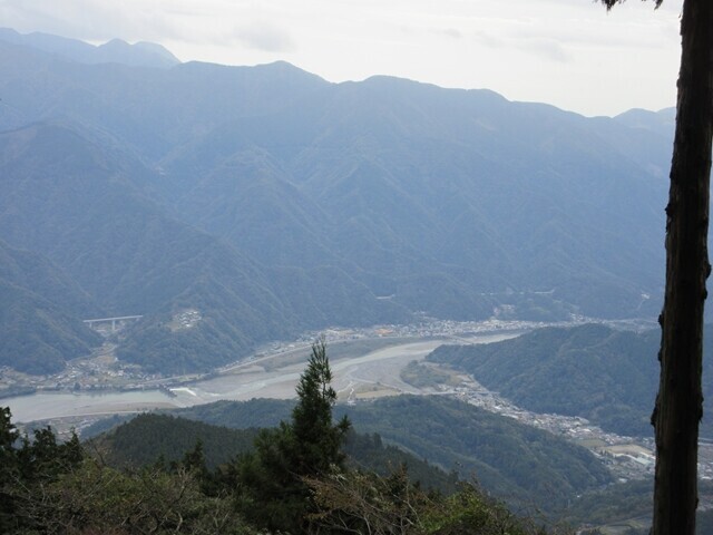 身延山の南側展望台からの景色