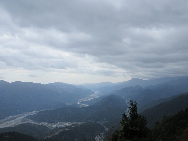 身延山南側展望台からの雄大な風景