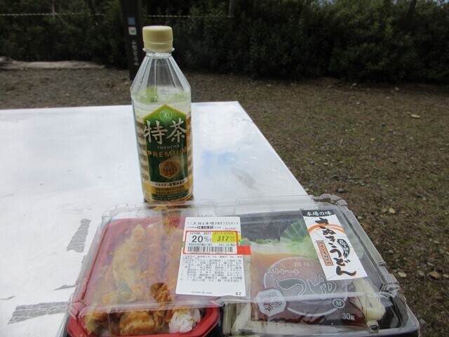 身延山の山頂で食べた山飯