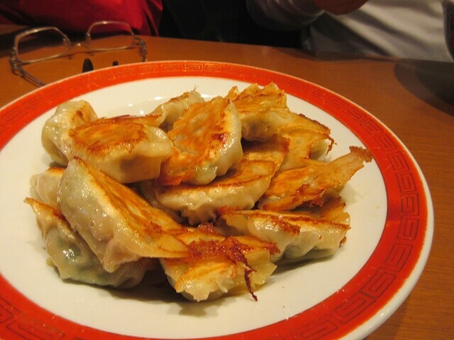 梅春園の名物料理に餃子
