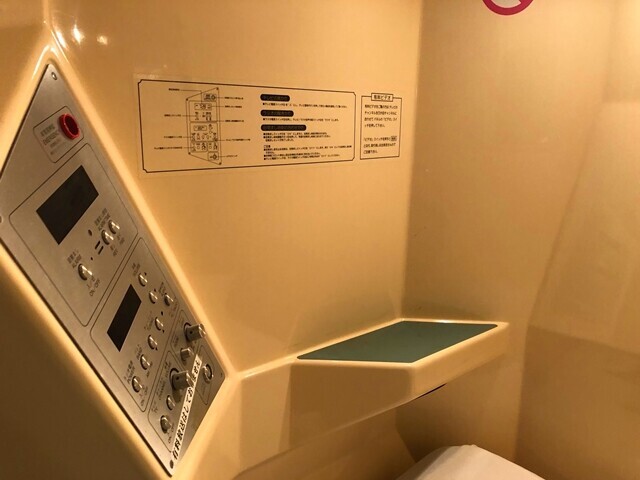 カプセルホテル神戸三宮の部屋のルームライトの設備