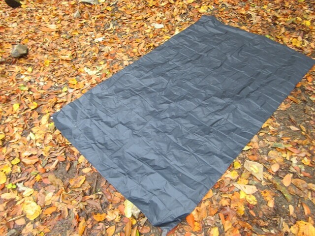 テント場を整地しグランドシートを敷いてからカミナドーム２を設営