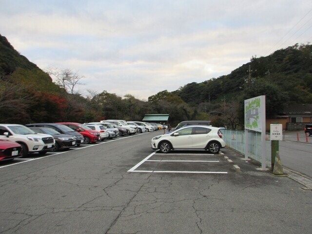 宇賀渓駐車場の混雑の様子