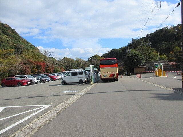 竜ヶ岳三重の中道コース完歩し駐車場へ戻った様子
