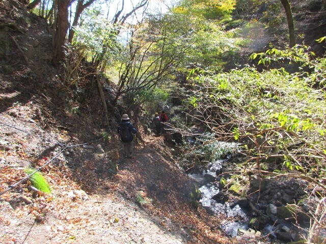 入道ヶ岳井戸谷コースは結構高度感のあるルートで危険
