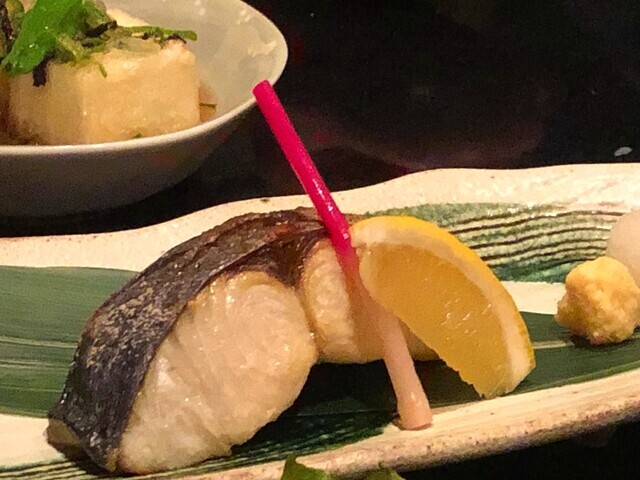 三重人四日市の焼き魚レビューの様子
