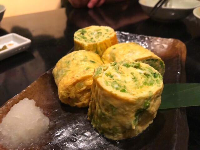 三重人四日市のだし巻き卵レビューの様子
