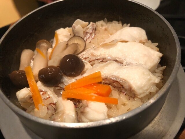 三重人四日市の鯛の釜めしレビューの様子
