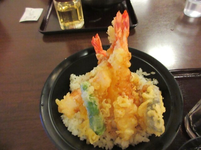 万葉の湯みなとみらいのお食事処で食べたレビューの様子
