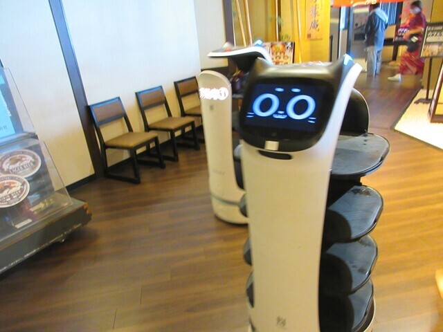 万葉の湯みなとみらいのお食事処で働いていたロボット