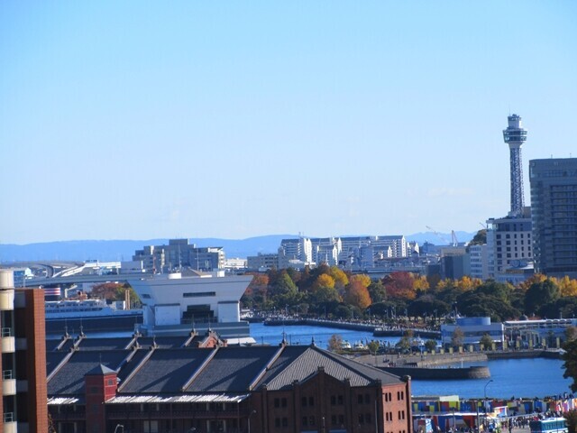 万葉の湯みなとみらい店からマリンタワーの景色
