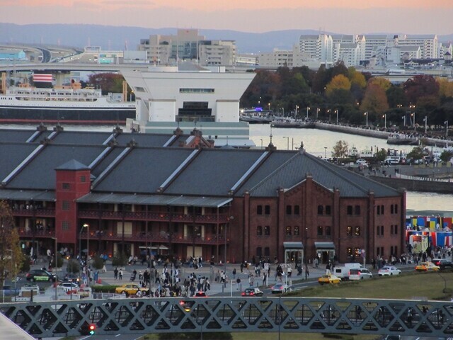 万葉の湯みなとみらい店から赤レンガ倉庫の景色