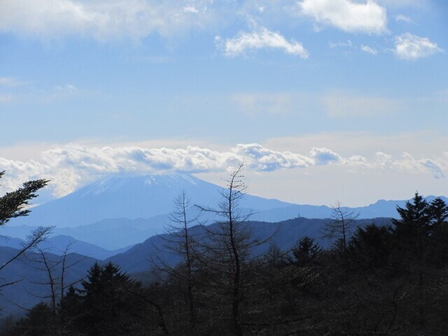 分水嶺から眺める富士山の景色