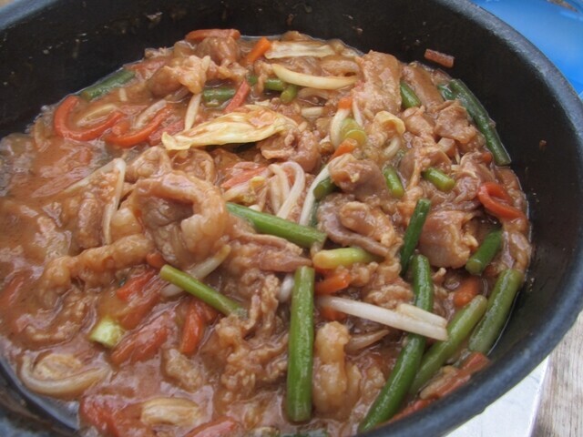 笠取山テント泊で作った味付け肉の炒め物