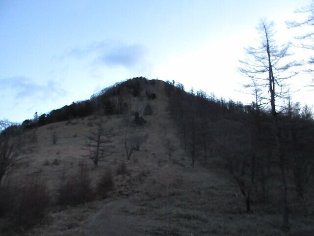 黒槐山の前衛である笠取山へ登山開始の様子
