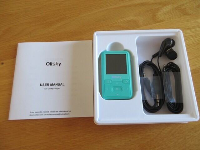 Oilsky MP3プレーヤーの使い方と充電の仕方レビュー開始の様子