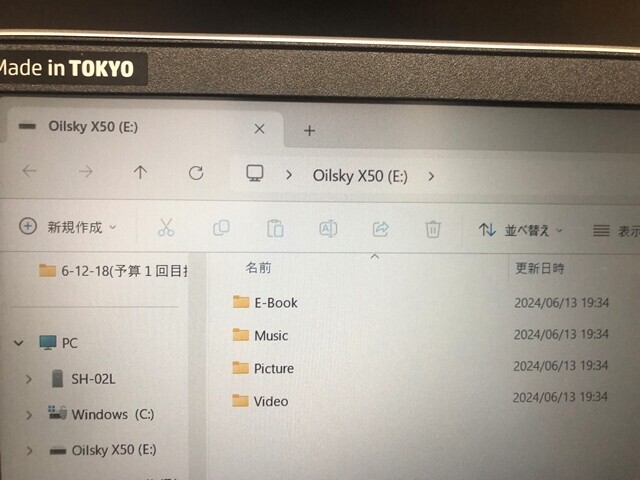 OilskyＭＰ３プレーヤーをパソコンに繋げた様子