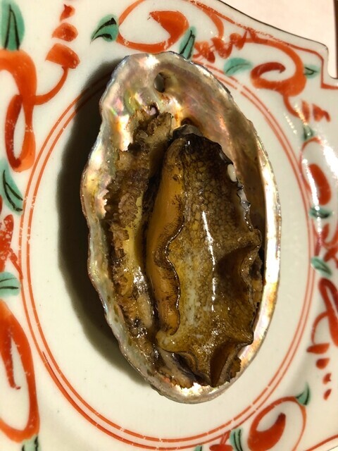 下田大和館の夕食のアワビ