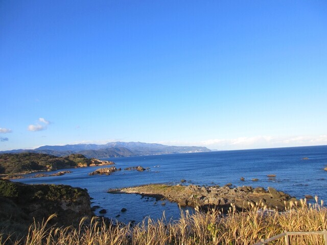 爪木崎灯台からの伊東方面の景色