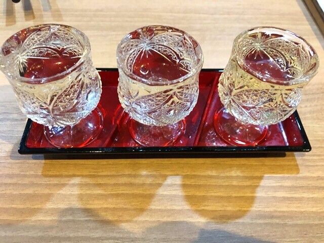 マルサンカクシカクで使われいてるグラスや食器