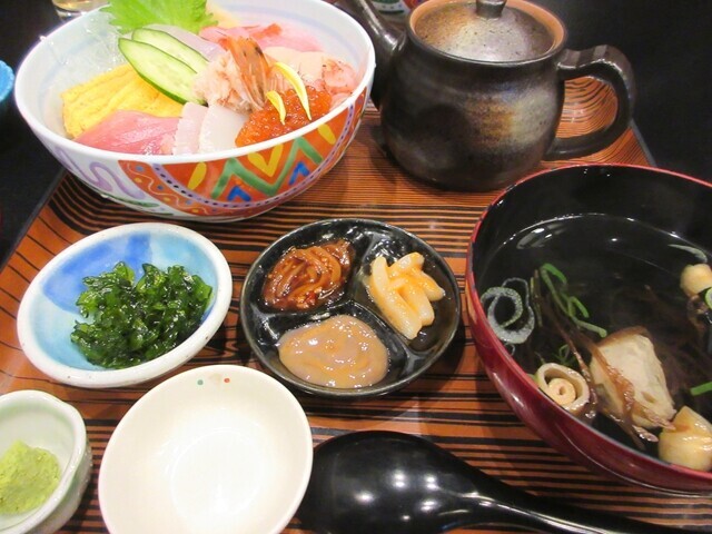 注文した徳造丸伊豆下田店網元の大漁海鮮丼（料金２，９００円（税別）