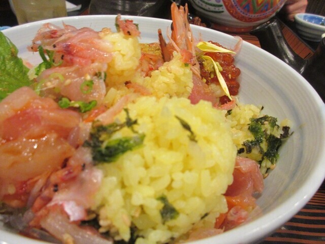 網元料理徳造丸伊豆下田店シャリにくちなしの花が使われている