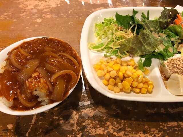 毎日牧場サラダバーの様子