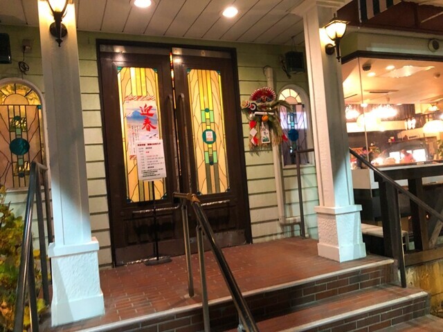 毎日牧場の店舗外観と玄関の様子