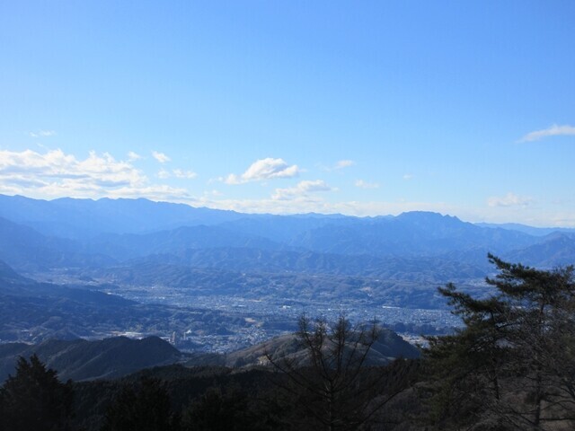 丸山の山頂からの芦ヶ久保方面の景色
