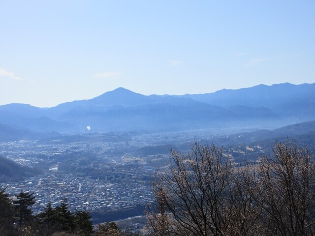 宝登山から武甲山の景色