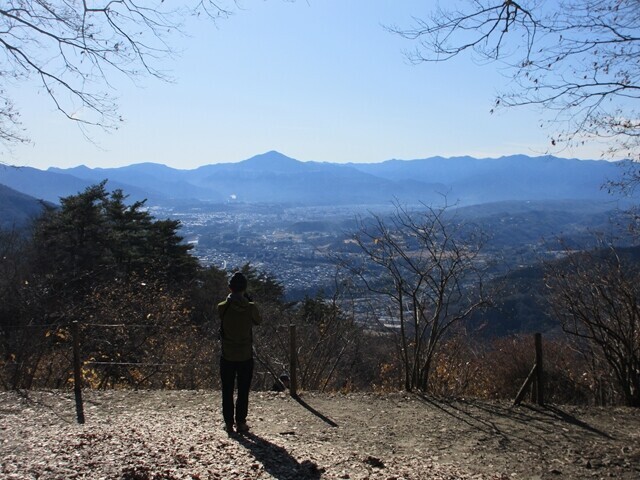 宝登山のロウバイと武甲山の撮影をしている山仲間
