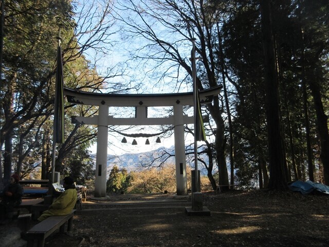 宝登山神社奥宮の境内