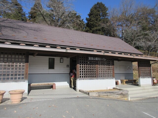 宝登山観光トイレ