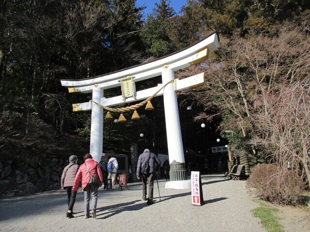 宝登山神社で参拝の様子
