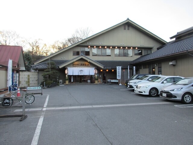 武甲温泉と巻きの販売をしている売店の入口