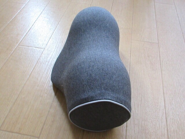 ネックピローの独特なデザインとサイズ感
