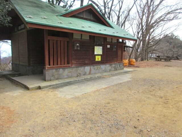 長尾平展望台の公衆トイレ