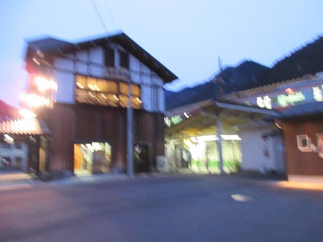 奥多摩駅に下山の様子