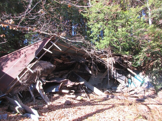 西山から下部温泉駅を目指して下山を開始の様子