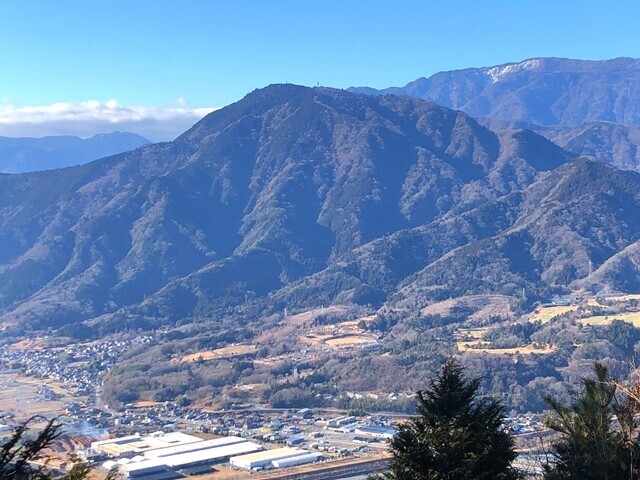 醍醐山の展望台からの身延山景色
