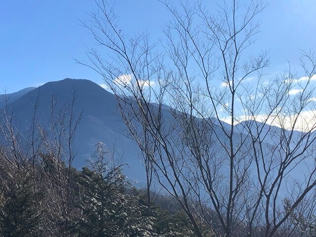 醍醐山の展望台からの毛無山方面景色