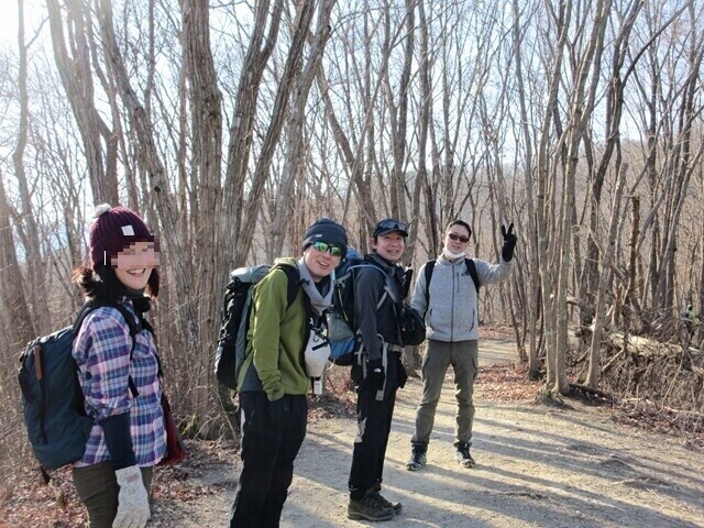 宝登山長瀞アルプスへ登山する山仲間