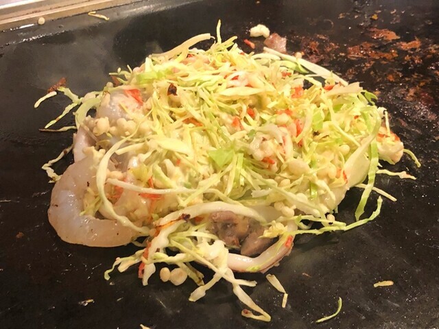 もんじゃ酒場だしや本厚木店お好み焼きのキャベツの量をレビュー