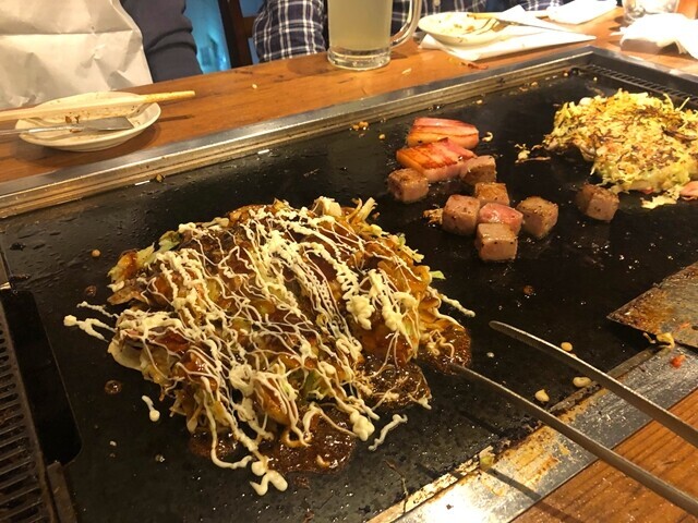 もんじゃ酒場だしや本厚木店もんじゃ焼き、お好み焼き、焼きそば、ベーコンの無限ループをレビュー