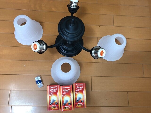 取り付けるコイズミ照明のシャンデリア